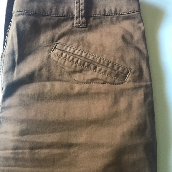 🛍 Chicos Dark Tan Capris - Picture 4 of 5